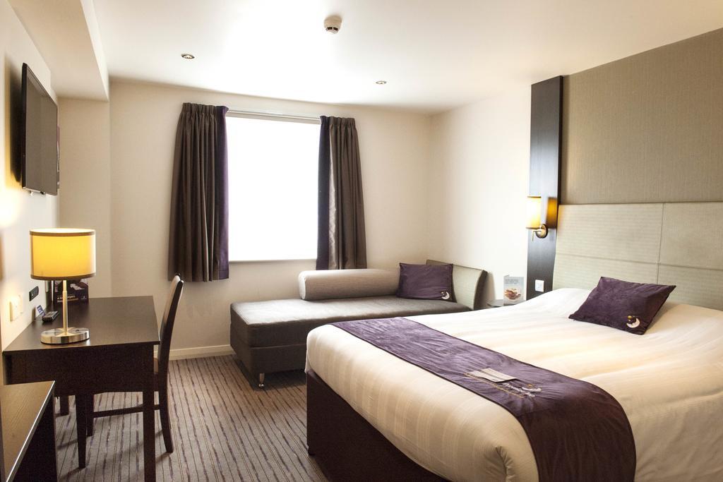 Premier Inn Inverness East ภายนอก รูปภาพ